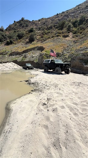 Asi sacaron al samurai del lodo #offroad #azusacanyon #offroadoutlaws #4x4offroad #viraltiktok