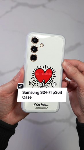 The Samsung FlipSuit Case for the Galaxy S24 series! The back plate uses NFC technology to download the wallpaper and uses it whenever it's on. #samsung #samsungflipsuitcases #flipsuitcase #samaungcase #galaxyS24 #s24 #unboxing #keithharing