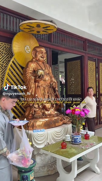 MỚI TU TẬP NÊN ĐỌC 1 lần 🪷 Đức Phật dạy: “Tự thắp đuốc mà đi. Không ai cứu được mình ngoài chính mình.” 🪷 1. Hiểu về TỨ DIỆU ĐẾ \t•\tKhổ: Đời là khổ – sinh, già, bệnh, chết, chia ly, mong cầu không được. \t•\tTập: Nguyên nhân của khổ là tham – sân – si. \t•\tDiệt: Hết khổ khi diệt tham sân si, tâm an lạc. \t•\tĐạo: Con đường hết khổ là Bát Chánh Đạo. ⸻ 🌿 2. BÁT CHÁNH ĐẠO (8 con đường chánh) Sống đúng – nghĩ đúng – nói đúng – làm đúng – nghề đúng – tinh tấn – chánh niệm – chánh định. (Hiểu đơn