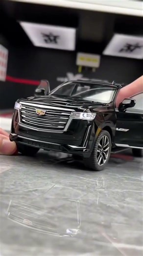 The Details are INSANE! Cadillac Escalade 1:24 Diecast Masterpiece Review