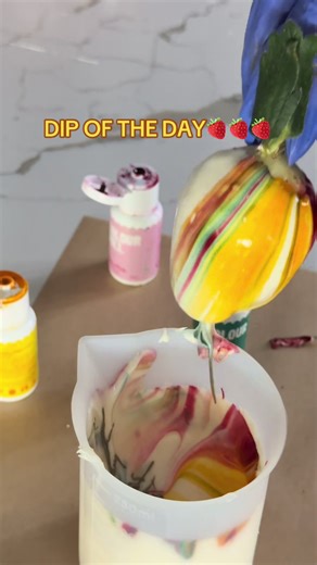 Today’s Dip with @Colour Mill 🌈 gel colors Emerald, Yellow and Baby Pink 🍓🍓🍓#fyp #valentine #cakesicles #rainbow #smallbusiness