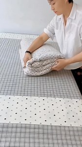 Proper folding and storage method of seasonal quilts❤️❤️❤️#folding #storagebox #storagehacks #lifehacks #fyp #storage #hype #foldingclothes | glasscuttingmat