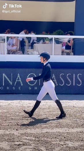 Jessica Springsteen walking the course in St Tropez 🇫🇷 How many strides did you count between these two jumps?🚶🏼‍♀️🐎 #longinesglobalchampionstour #horsesoftiktok #equestrian #showjumpers #jessicaspringsteen #showjumpinghorse #showjumping
