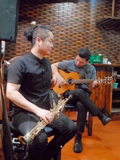 10K views · 183 reactions | Một chiều trên đồi anh làm thơ Cỏ biếc tương tư vàng úa Mộng dệt theo đàn bên người mơ Mới biết mình yêu bao giờ... #coua | Phạm Quang Thuận | Facebook