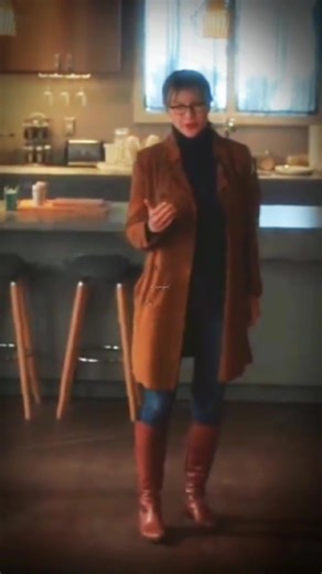 Melissa Benoist's Stunning Boots in Supergirl Edit