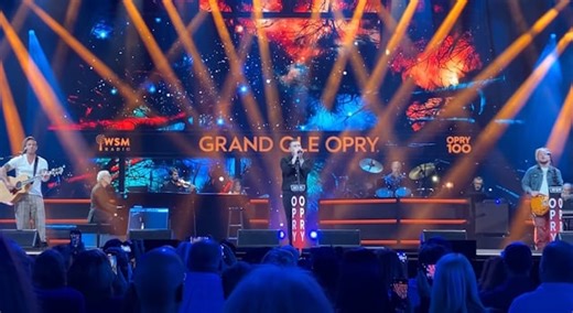 Watch: SHINEDOWN Makes Grand Ole Opry Debut, Surprises Crowd With Performance Of New Song 'Searchlight'
