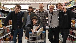"Die Discounter": Neue Serie von Christian Ulmen jetzt bei Prime Video