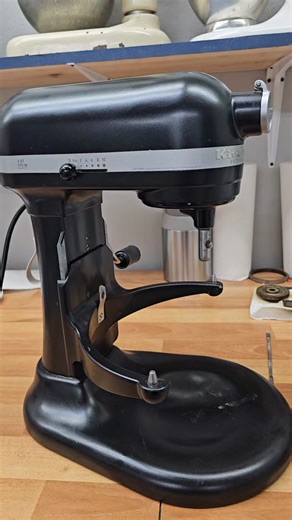 Mr Mixer was harmed in the making of this video.. No mixers were harmed though so it's a win! #mrmixer #baker #baking #cookie #cook #food #kitchen #kitchenaid #kitchenaidmixer #chef #icing #frosting #cake #howto #diy #fixed #repair #everdime #springandwasher #shredded #gears #grease #mechanic