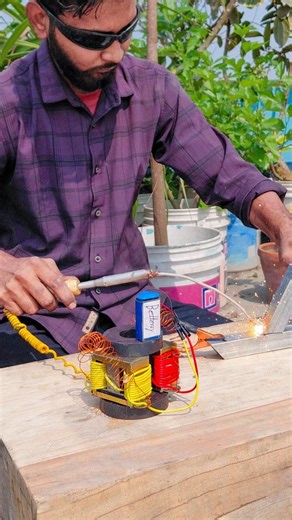 Simple Magnet Experiment That Generates Electricity