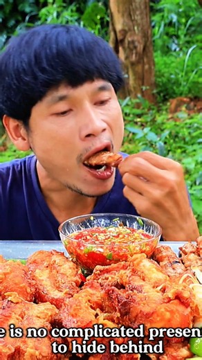 Thai Crispy Pork Belly with Spicy Som Tam 🌶️🐷 & Fresh Vegetables | Isan Mukbang
