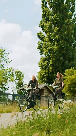 Natuurmonumenten on Instagram: "Weg uit de drukte van de stad en zó de natuur in! 🌿 Met deze nieuwe fietsroute volg je het oude trekschuitspoor vanaf hartje Amsterdam naar de ’s-Gravelandse Buitenplaatsen. 🚲 Je leert meteen meer over de geschiedenis van de bijzondere buitenplaatsen en de rijke Amsterdamse eigenaren. 🔗 Check de link in bio voor deze en meer fietsroutes!"