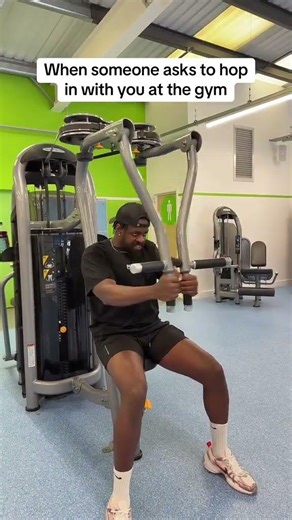 How to destroy a mans ego in 30 seconds #gym #gymbro #hopin... #Shorts #elzandtee
