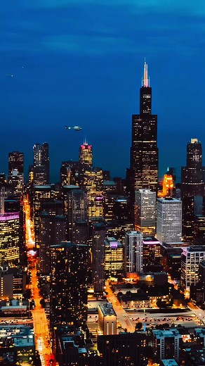When the city shines, even helicopters can’t stay away! 🌃🚁 Flying amidst the glittering lights of Chicago, these choppers know a good view when they see one ✨🌃 💙 - 📸 by @chiheliguy 🔖 Follow & tag us: @visit.chicago & #visitchitown #chicago #chicagolife #chicagodowntown #chicagoskyline #chopperlife | Visit Chicago