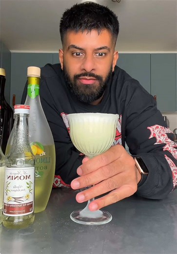 Delicious Lemon Drizzle Cocktail Recipe