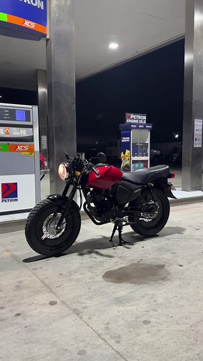 Nighttime Ride with Yamaha YTX 125: Classic Motorcycle Journey