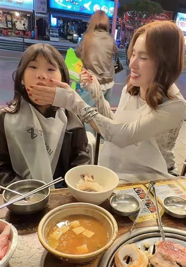 ចង់ញាំទាំងដៃម៉ាក់ទៀតកូន😅 @seimorokot_kem_fan . #fypシ #foryoupage #kongchansreymom #seyhamommomofamilytrip #seoul