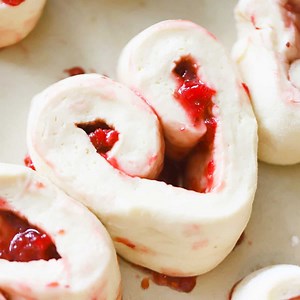 Homemade Raspberry Sweet Roll Recipe