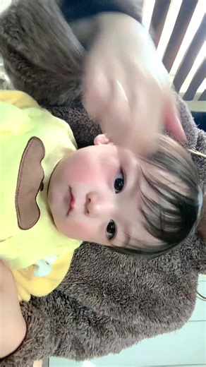 可愛すぎて目からハート出そう！#ママコジー#momcozy#母#ママ#子育て#ルーティン#赤ちゃん#赤ちゃんとの生活#新米ママ#新米ママとつながる#生後 1 ヶ月の赤ちゃん#momcozylife#reoria#dress#bodysuit