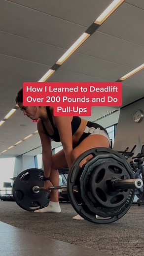 I tried the @Ladder | Fitness App for six months with @Kelly Matthews’ Team Limitless (and I’m never going back). 🔥 #deadlift #gym #pullup #fitness