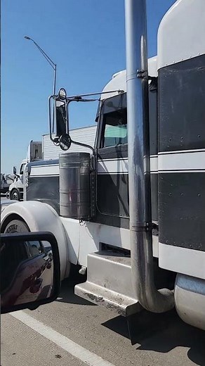 18-wheeler semi truck using the Jake brake and accelerating great sounds and revving