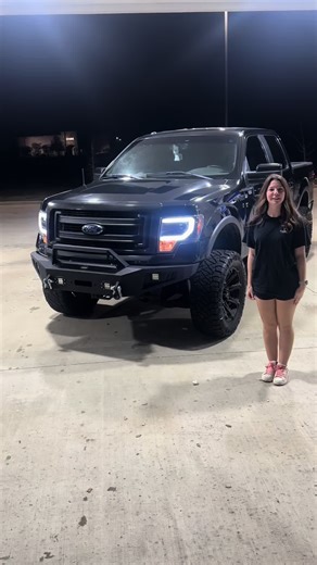 Shake dat 🍑#girlfriend #f150 #needwides