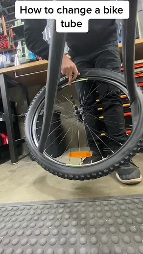 How to Change a Bike Tube: Easy Tutorial for Daily Commuters