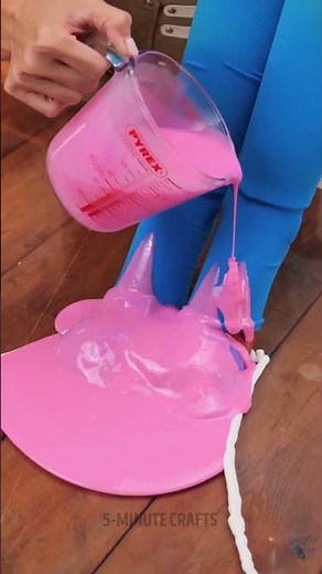 🧜‍♀️🌊 Create the ultimate mermaid costume, using this girl's legs as a mold ✨🫧