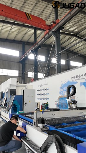 [Ingenuity Revealed in the Roar, Promises Flying in the Sparks] 🔥 This is the most ordinary day at the JUGAO factory, yet also the most moving moments. Every tightened screw, every precise adjustment, solemnly fulfills our promise to our customers. Our workers are fully focused, giving each machine a final "physical check" before it's shipped, ensuring it's flawless and capable when it reaches you. 💪 Orders are commands, quality is life! What flows through the assembly line isn't just parts, b