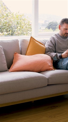 Nga Tohu Reo Māori 2025 - Ko te toa mō te Tohu mō te Whakapiki i te Reo, Tākuta Hona Black! I toa i tēnei tangata te taonga nei nā runga i ana mahi nui ki te whakapiki i te kounga o te reo me te whai kia tika, kia rere, kia Māori. Kia Kaha te Reo Māori | Te Taura Whiri i te Reo Māori Te Puni Kōkiri | Te Wiki o te Reo Māori