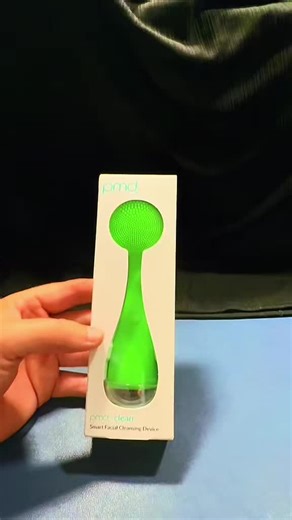 PMD Clean Facial Cleansing Device is a handheld facial cleansing tool designed to support daily skincare cleansing routines. These devices typically use gentle vibration technology and soft silicone bristles to help remove surface dirt, oil, and makeup residue as part of normal face washing habits. Many people choose silicone facial cleansing tools because they are reusable, easy to clean, and designed for everyday skincare routines. Devices in this category are commonly used with facial cleanse