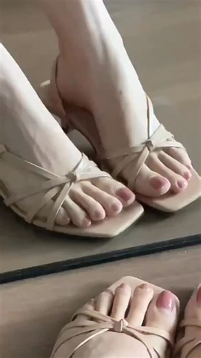 Blaue Blume | (Sẵn) Claudia Sandal SL: 3.35 2.36 4.37 6.38 1.39 1.40 Price: 299k Gót 2cm Da siêu mềm | Instagram