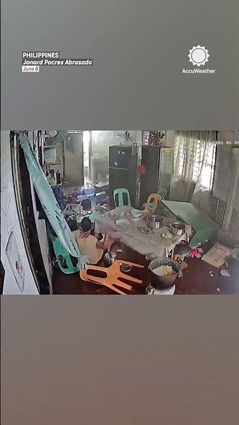 Mom Reacts Instantly as Earthquake Hits