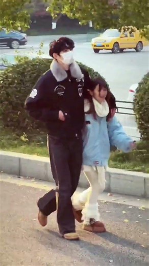 I really like this height difference. They are so well-matched I ll focus on myself #f426#