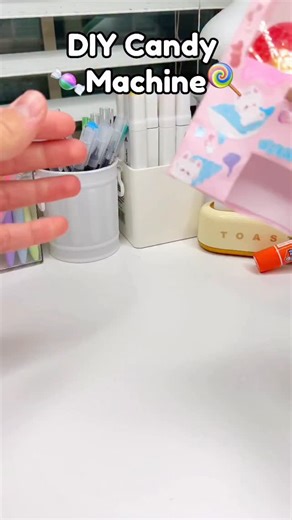 🐀 on Instagram: "🍬DIY Paper Candy Machine🍭!? #crafts #diy #cute #cutecrafts #craft #papercrafts #art #thibgstodo"