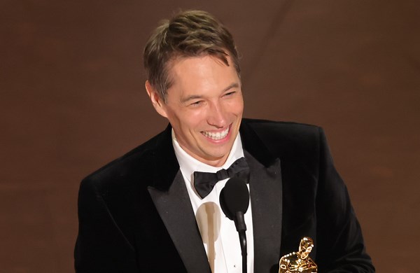 Sean Baker wins Best Director at the Oscars
