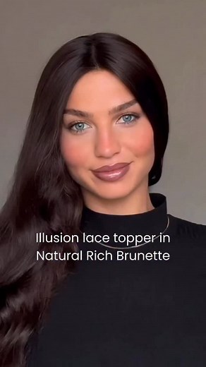 Brooke is absolutely glowing in her new Lusta Hair Illusion Lace Topper in Natural Rich Brunette! ✨ That lace literally melts into her hairline, it looks like it’s growing straight from her scalp. Talk about a seamless blend 😍 Our Illusion Lace Toppers feature: ✨ A multi-directional lace top so you can change your part, switch from side to middle with ease 🤍 Secure yet gentle pressure-sensitive clips that hold your topper in place without tugging on your natural hairline What do you love most 
