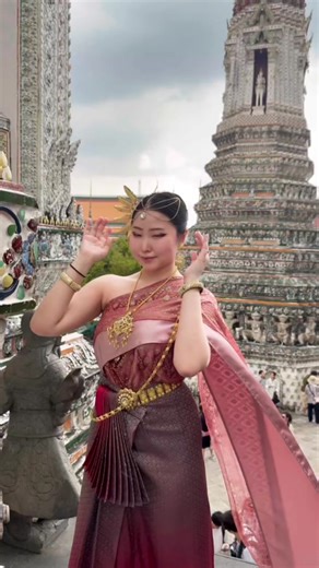 Traditional Thai Dance Performance at Ornate Temple