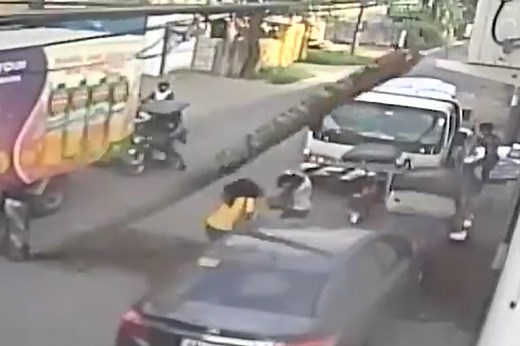Unsuspecting woman knocked out by falling tree
