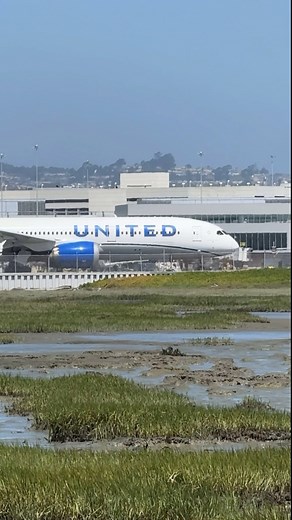 United Airlines Boeing 787-9 Dreamliner Flight UA435 Departing San Francisco (SFO) for New York (EWR) #fypシ゚viralシ #fbreelsfypシ゚viralシ #fbreels2025ツ #fbreelsvideo #followersreels #SFO #unitedairlines #aviation #planespotting #boeing787dreamliner #boeinglovers #boeing | RJ PlaneSpotting