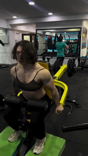 Happy Saturday ❤ Female bodybuilder Aishat Zhanikaeva INSANE muscles 💪🏻#motivation #gym #shorts #fbb
