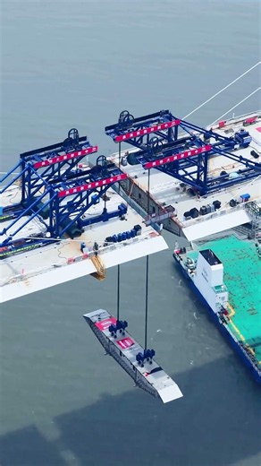 World's Largest Three Pylon Cable Stayed Bridge, Qinglongmen Bridge Closure