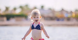 Moda praia infantil: roupas de banho e acessórios para as crianças curtirem o verão