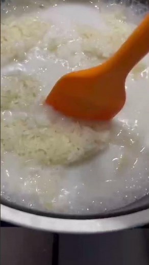 Sticky rice cake made of steamed glutinous rice,ginger, and sweetened coconut milk.