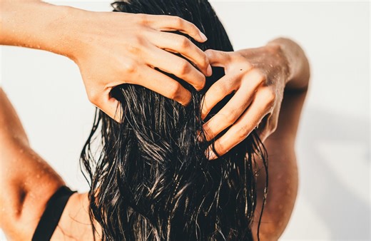 Shampoing violet ou bleu : lequel choisir selon sa coloration ? - Elle