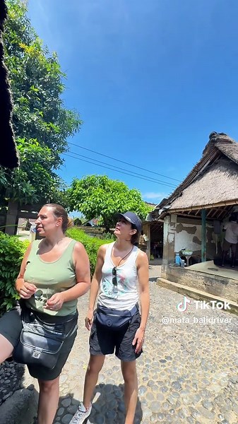 Kitchen in Bali considered Sacred and religious 🙏 #capcut #whereveryougogowithus #balidriver #matabalidriver #driverinbali #whitegloveservice #guidelife #baliholiday #balitripideas #rumahbali #balinesehouse #fypage #fypシ゚ #epyepe #fypdongggggggg