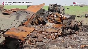 Vidéo. NoComment : des chars russes détruits exhibés comme des trophées près de Kharkiv