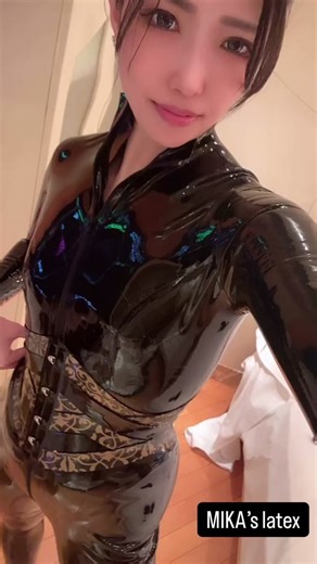 MIKA’s latex:) 素敵なコスプレでしょう GANTZか峰不二子か #latex #dressup #コスプレ #歌舞伎町 #新宿 #峰不二子かGANTZスーツなのかどちらにも見えるけどぺったんこになるのが悩み