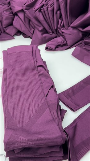 William Liu on Instagram: "Seamless leggings #seamless activewear #seamless knitting # activewear#leggings# seamless leggings"