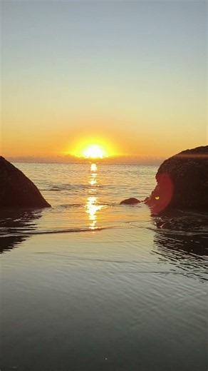 🌅 Sunrise magic at Etty Bay, Queensland 🇦🇺Watching the first light of the day👌🏼
