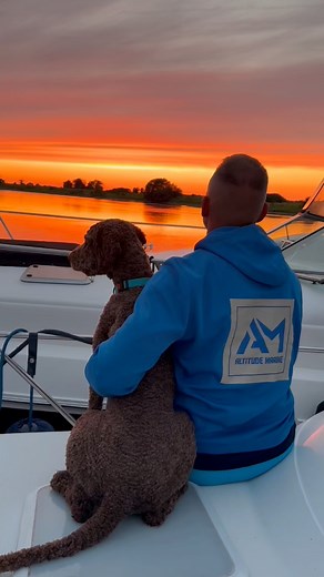 Aujourd’hui, c’est la Journée internationale du chien 🐾🧸🥰 Et nous avons le plus beau des compagnons : Happy, notre bonheur au quotidien 🫶❤️ # 🐕 #doglover #doodle #doglife #dog #dogoftheday #boat #boatlife #loveyou | Marisa - Great Loop 2025